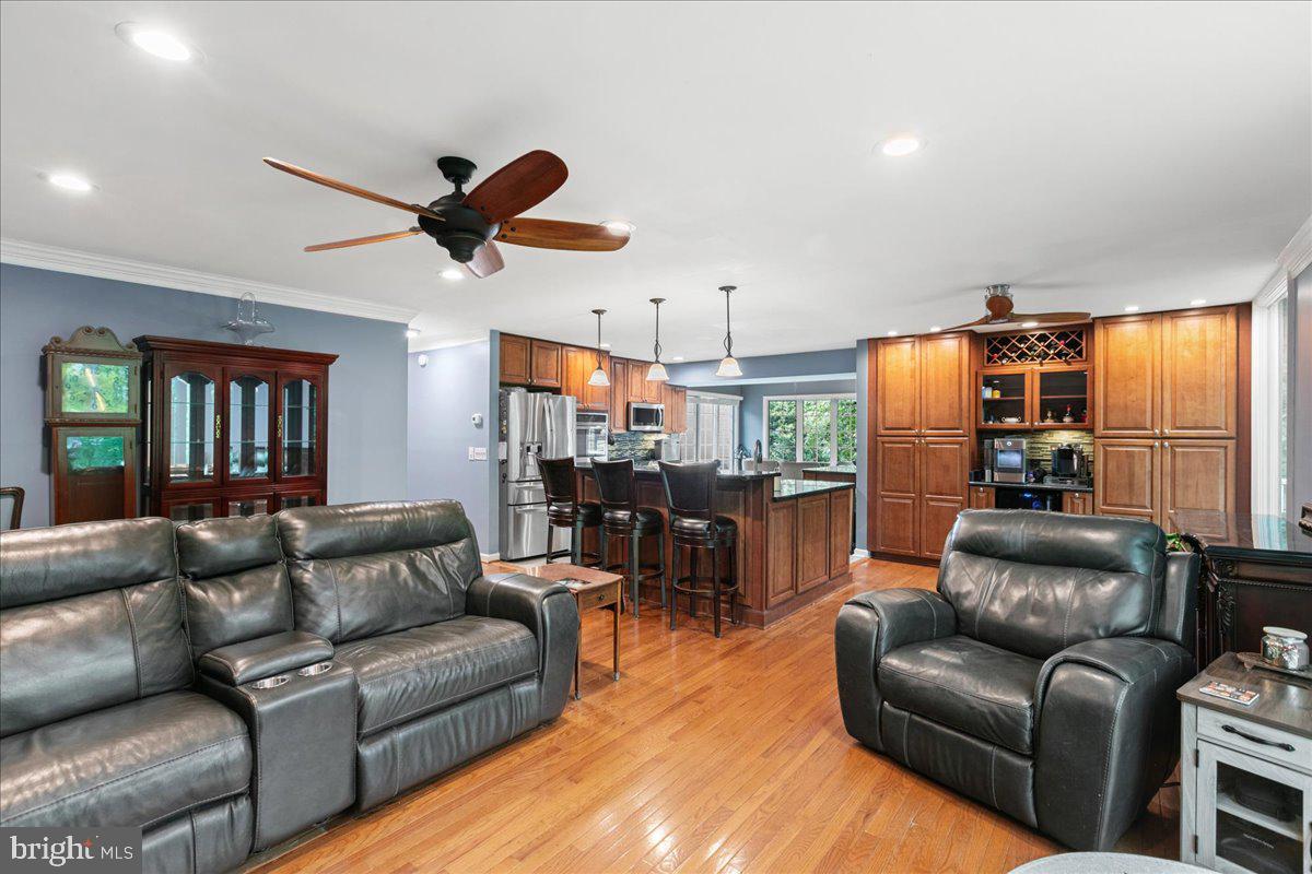 7002 BARNACLE PL, BURKE, Virginia 22015, 5 Bedrooms Bedrooms, ,3 BathroomsBathrooms,Residential,For sale,7002 BARNACLE PL,VAFX2232864 MLS # VAFX2232864