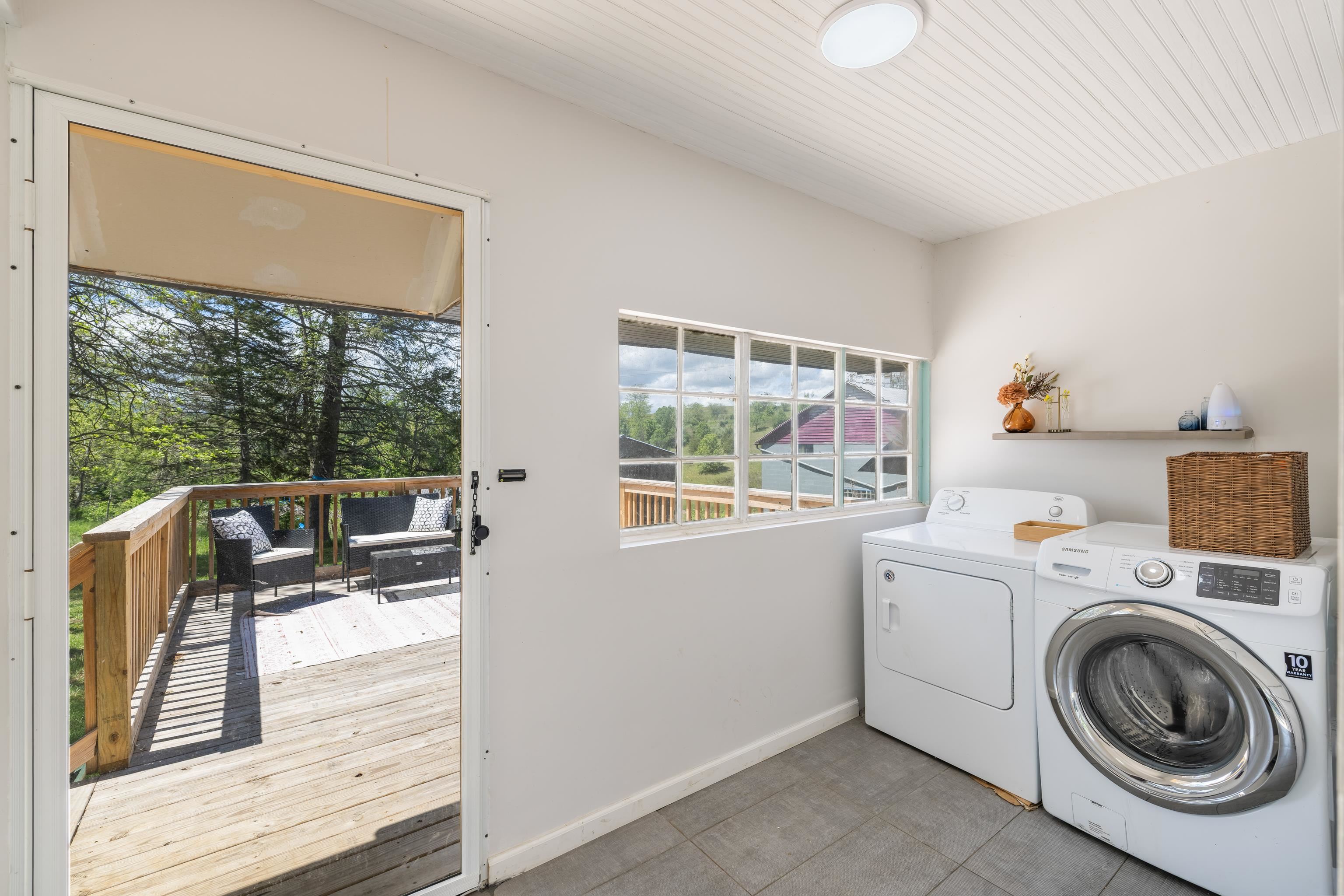 93 EIDSON CREEK RD, STAUNTON, Virginia 24401, 3 Bedrooms Bedrooms, ,2 BathroomsBathrooms,Residential,93 EIDSON CREEK RD,664658 MLS # 664658