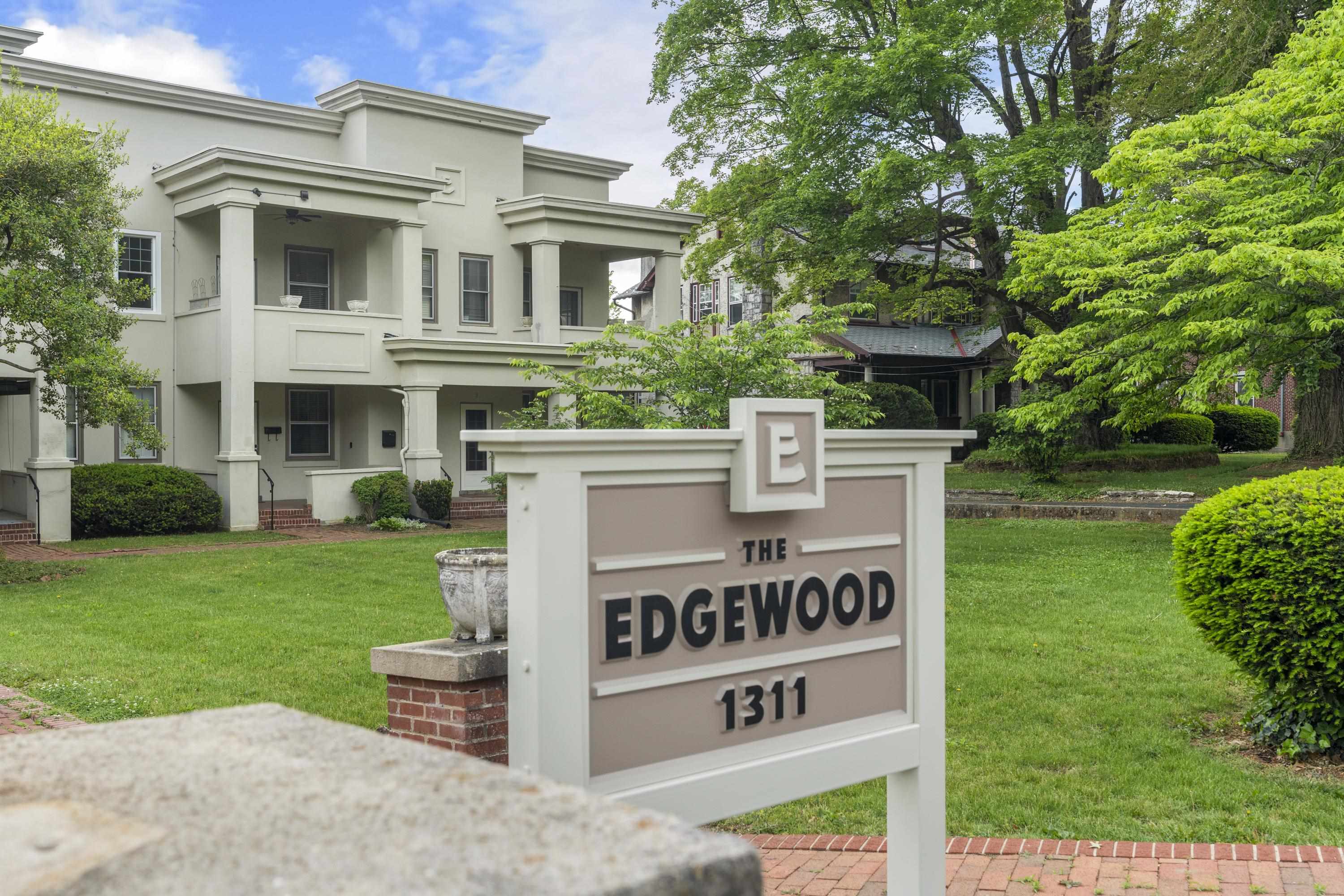 1311 N AUGUSTA ST, STAUNTON, Virginia 24401, 2 Bedrooms Bedrooms, ,1 BathroomBathrooms,Residential,Unit 4,1311 N AUGUSTA ST,664663 MLS # 664663