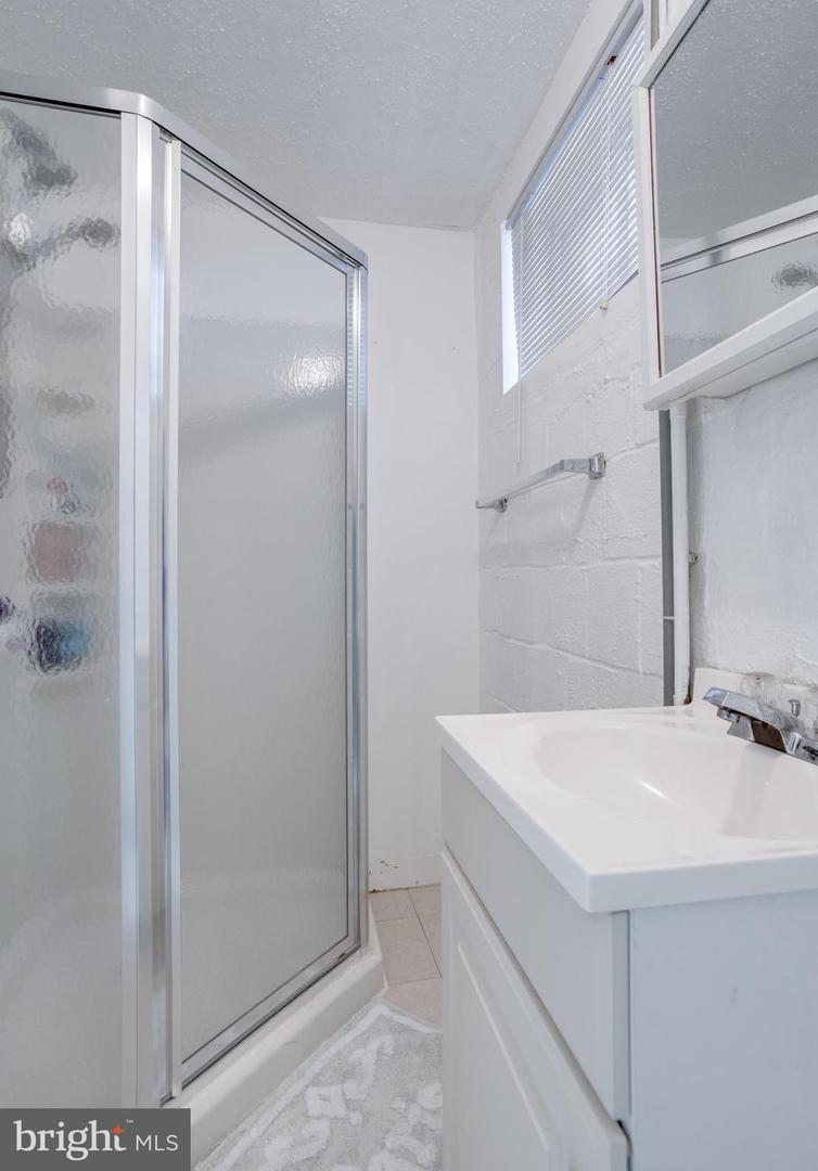 7508 ESSEX AVE, SPRINGFIELD, Virginia 22150, 3 Bedrooms Bedrooms, ,2 BathroomsBathrooms,Residential,For sale,7508 ESSEX AVE,VAFX2233130 MLS # VAFX2233130
