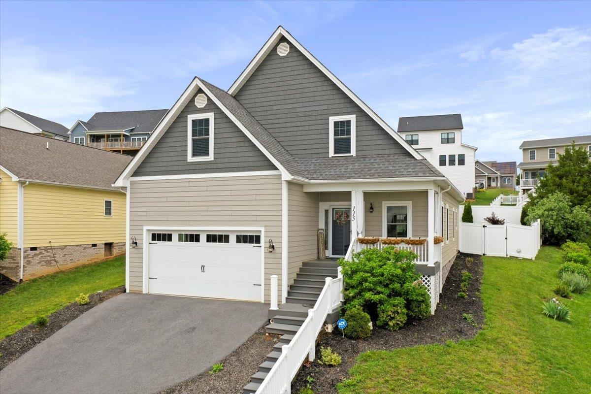 115 BEAUREGARD DR, STAUNTON, Virginia 24401, 3 Bedrooms Bedrooms, ,2 BathroomsBathrooms,Residential,115 BEAUREGARD DR,664681 MLS # 664681