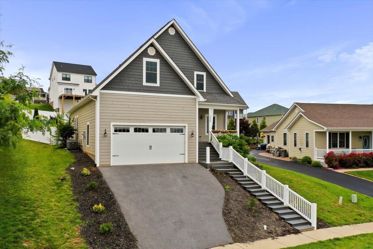115 BEAUREGARD DR, STAUNTON, Virginia 24401, 3 Bedrooms Bedrooms, ,2 BathroomsBathrooms,Residential,115 BEAUREGARD DR,664681 MLS # 664681