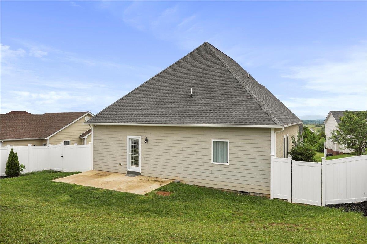 115 BEAUREGARD DR, STAUNTON, Virginia 24401, 3 Bedrooms Bedrooms, ,2 BathroomsBathrooms,Residential,115 BEAUREGARD DR,664681 MLS # 664681