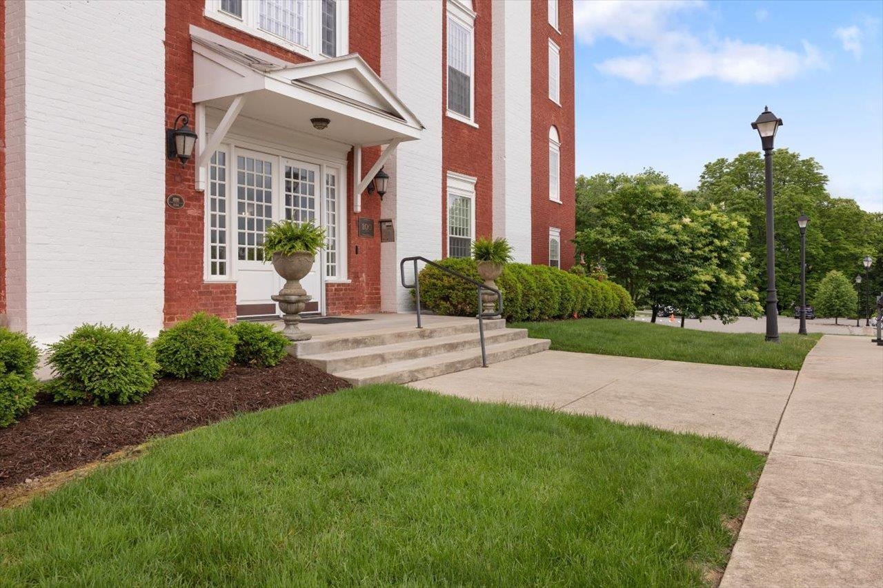 100 VILLAGE DR, STAUNTON, Virginia 24401, 2 Bedrooms Bedrooms, ,2 BathroomsBathrooms,Residential,100 VILLAGE DR,664682 MLS # 664682