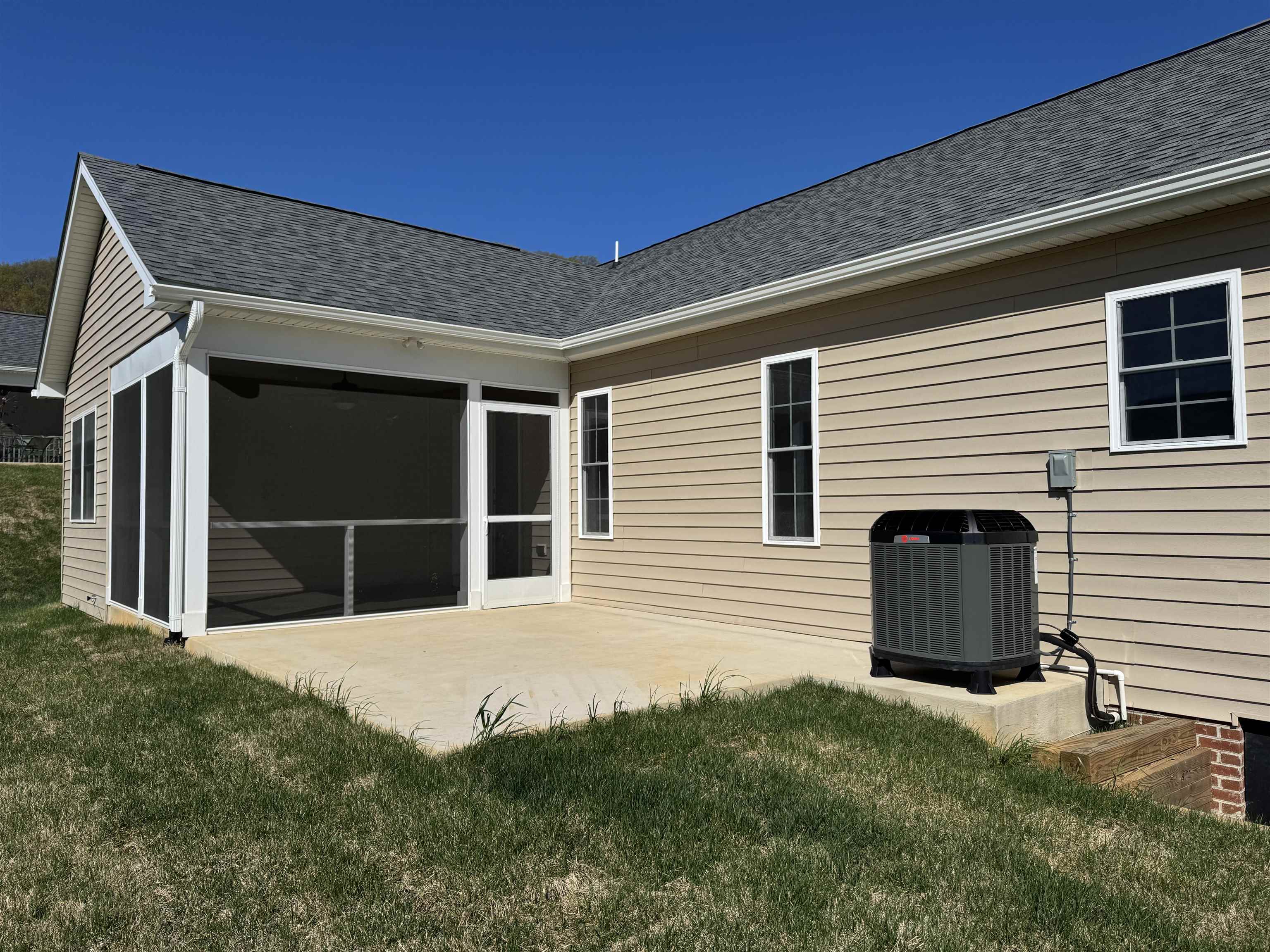 5 RIVER OAK DR, STAUNTON, Virginia 24401, 3 Bedrooms Bedrooms, ,2 BathroomsBathrooms,Residential,5 RIVER OAK DR,664683 MLS # 664683