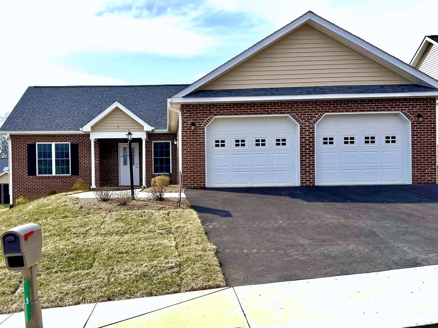 5 RIVER OAK DR, STAUNTON, Virginia 24401, 3 Bedrooms Bedrooms, ,2 BathroomsBathrooms,Residential,5 RIVER OAK DR,664683 MLS # 664683