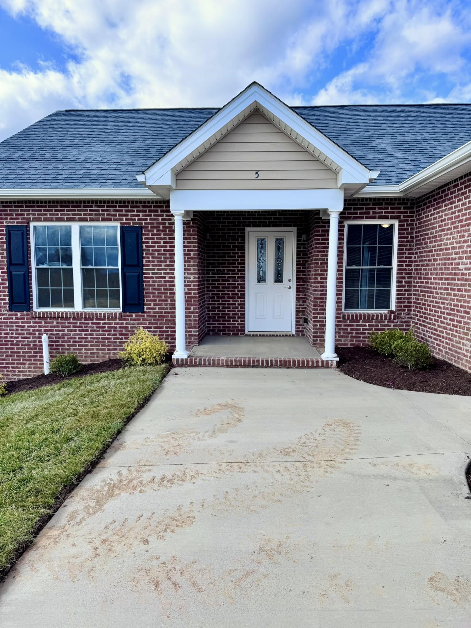 5 RIVER OAK DR, STAUNTON, Virginia 24401, 3 Bedrooms Bedrooms, ,2 BathroomsBathrooms,Residential,5 RIVER OAK DR,664683 MLS # 664683