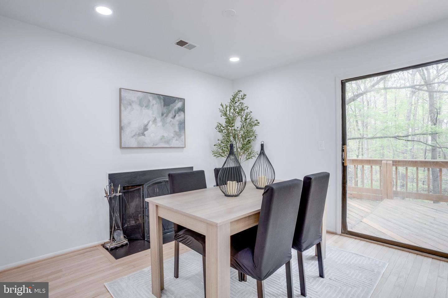 6072 HOLLOW HILL LN, SPRINGFIELD, Virginia 22152, 3 Bedrooms Bedrooms, ,3 BathroomsBathrooms,Residential,For sale,6072 HOLLOW HILL LN,VAFX2234628 MLS # VAFX2234628