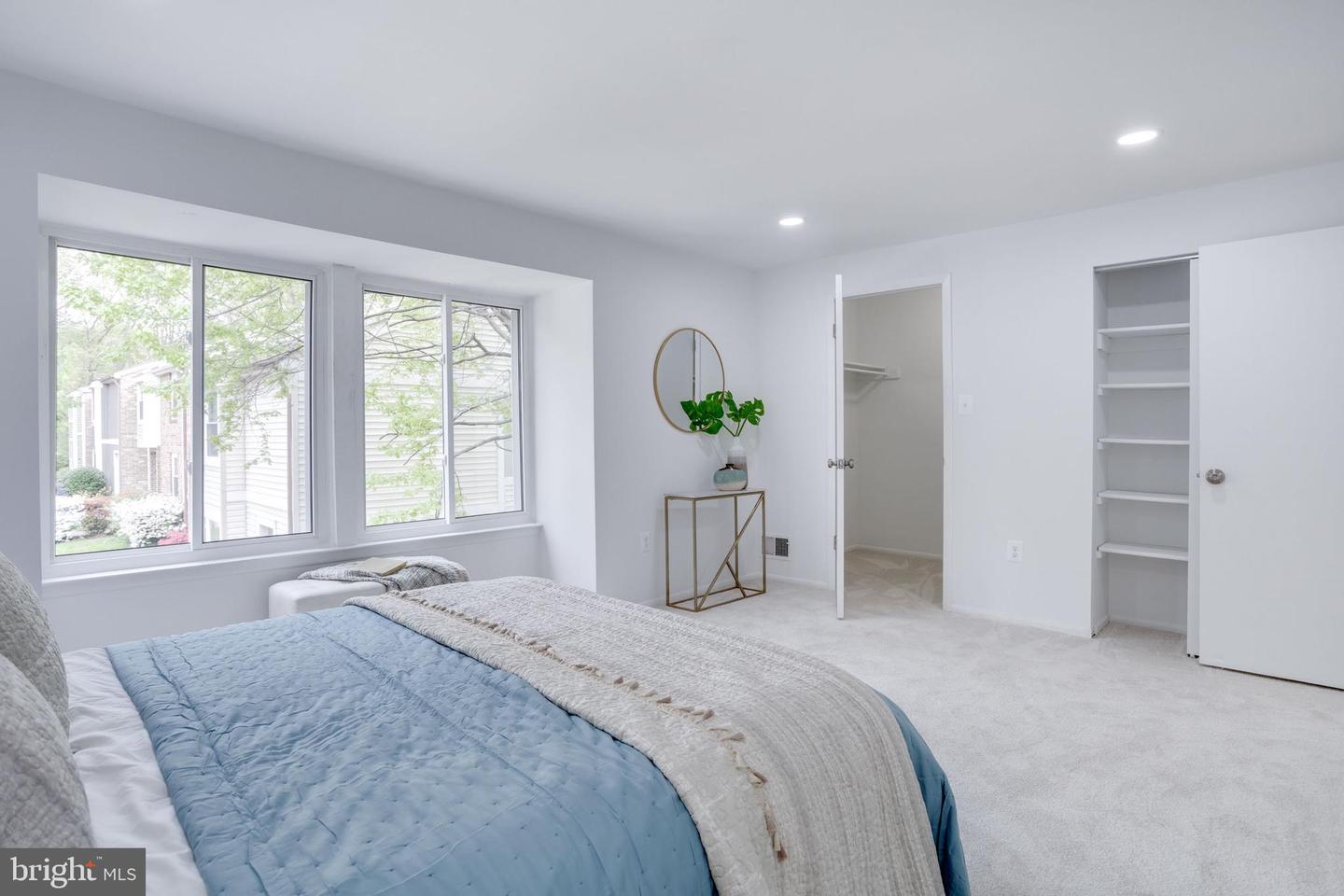 6072 HOLLOW HILL LN, SPRINGFIELD, Virginia 22152, 3 Bedrooms Bedrooms, ,3 BathroomsBathrooms,Residential,For sale,6072 HOLLOW HILL LN,VAFX2234628 MLS # VAFX2234628