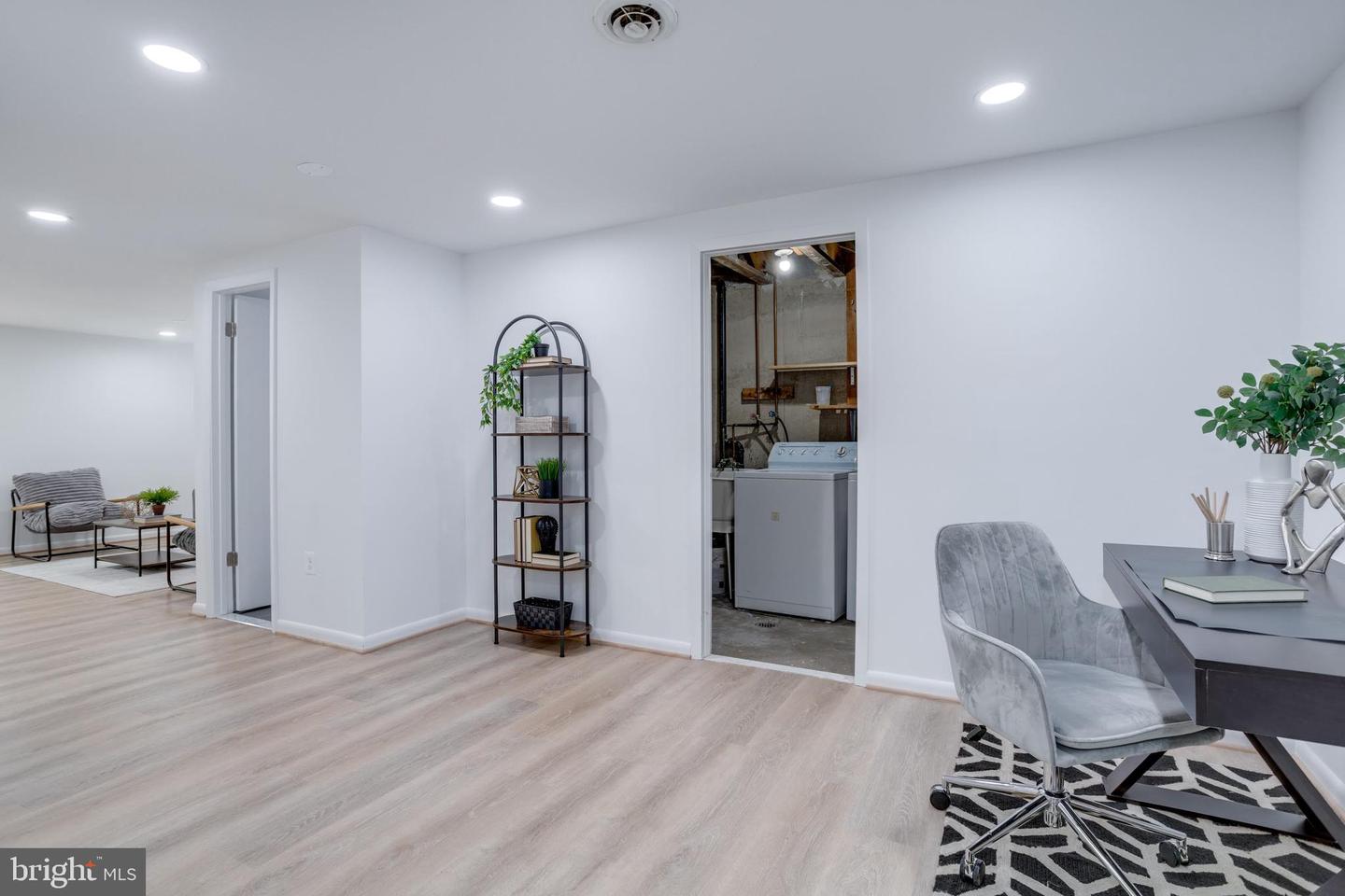 6072 HOLLOW HILL LN, SPRINGFIELD, Virginia 22152, 3 Bedrooms Bedrooms, ,3 BathroomsBathrooms,Residential,For sale,6072 HOLLOW HILL LN,VAFX2234628 MLS # VAFX2234628