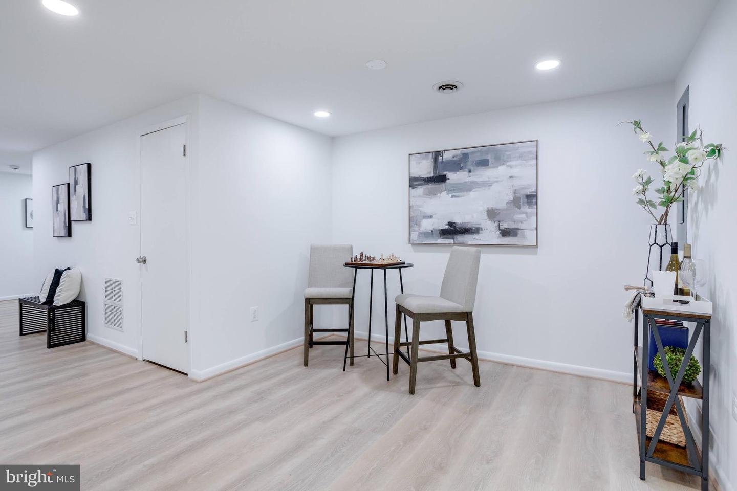 6072 HOLLOW HILL LN, SPRINGFIELD, Virginia 22152, 3 Bedrooms Bedrooms, ,3 BathroomsBathrooms,Residential,For sale,6072 HOLLOW HILL LN,VAFX2234628 MLS # VAFX2234628