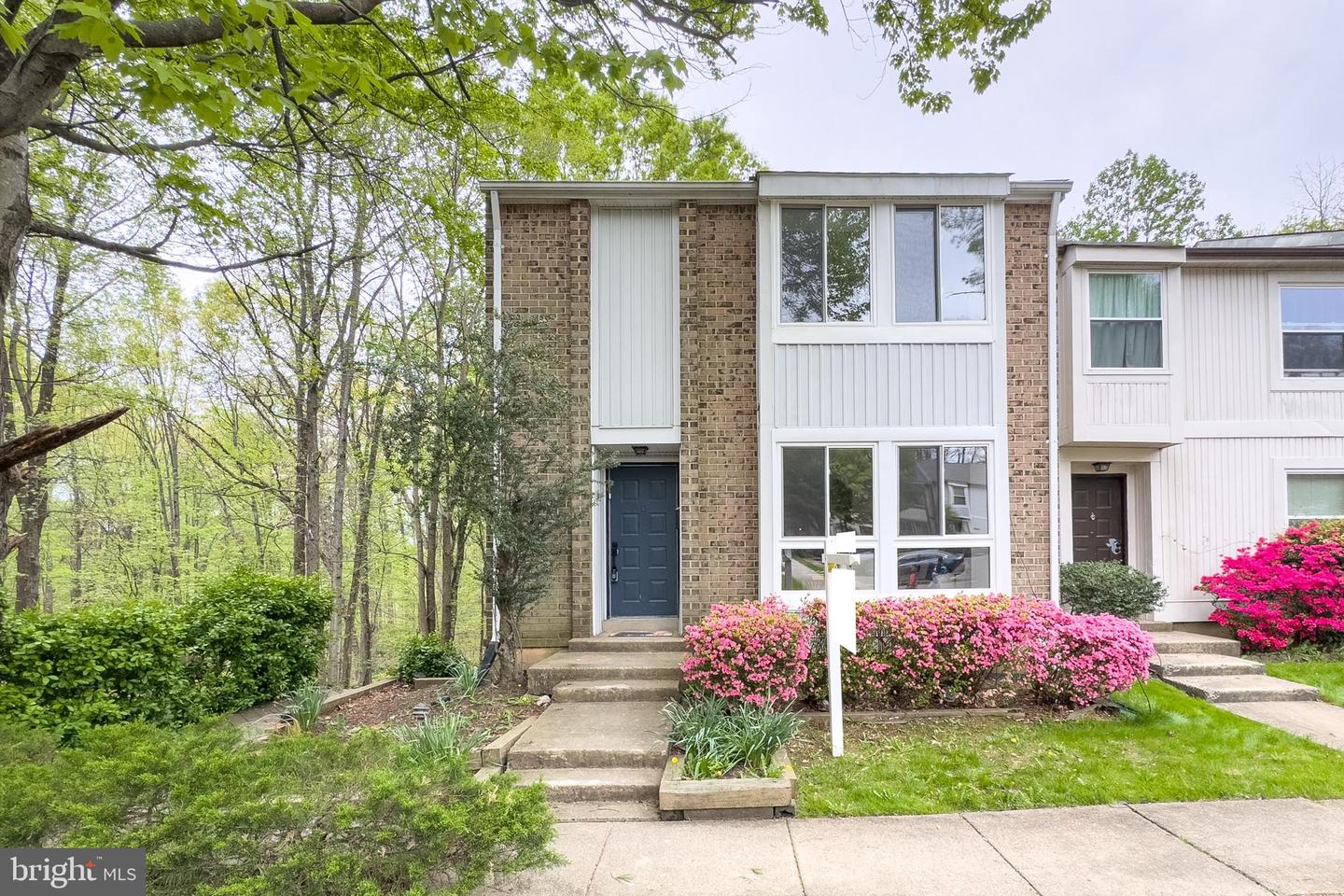 6072 HOLLOW HILL LN, SPRINGFIELD, Virginia 22152, 3 Bedrooms Bedrooms, ,3 BathroomsBathrooms,Residential,For sale,6072 HOLLOW HILL LN,VAFX2234628 MLS # VAFX2234628