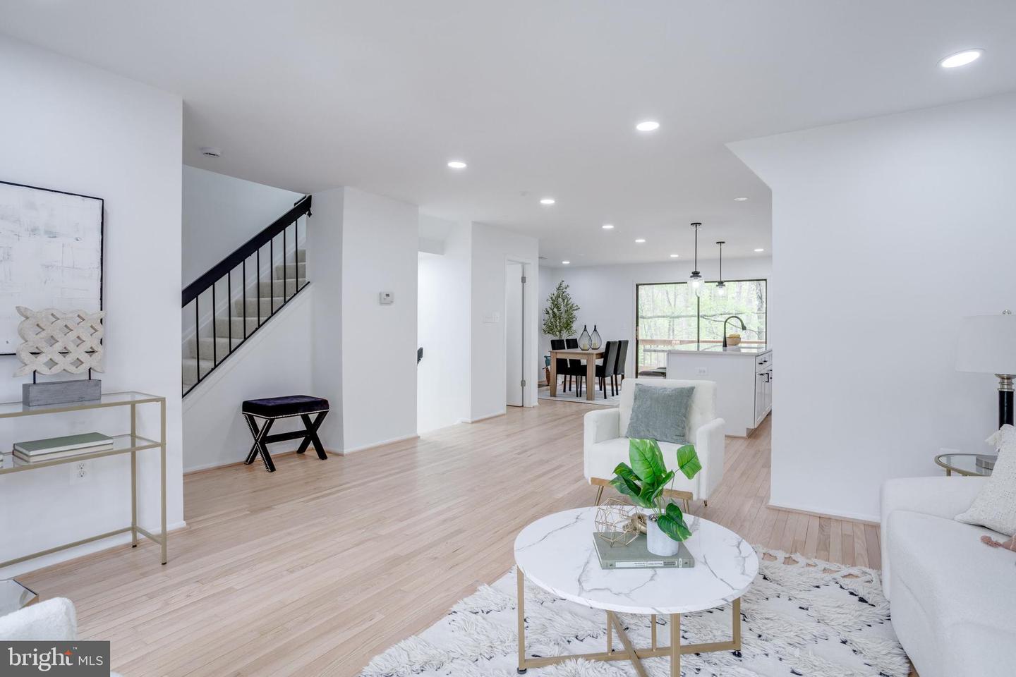 6072 HOLLOW HILL LN, SPRINGFIELD, Virginia 22152, 3 Bedrooms Bedrooms, ,3 BathroomsBathrooms,Residential,For sale,6072 HOLLOW HILL LN,VAFX2234628 MLS # VAFX2234628