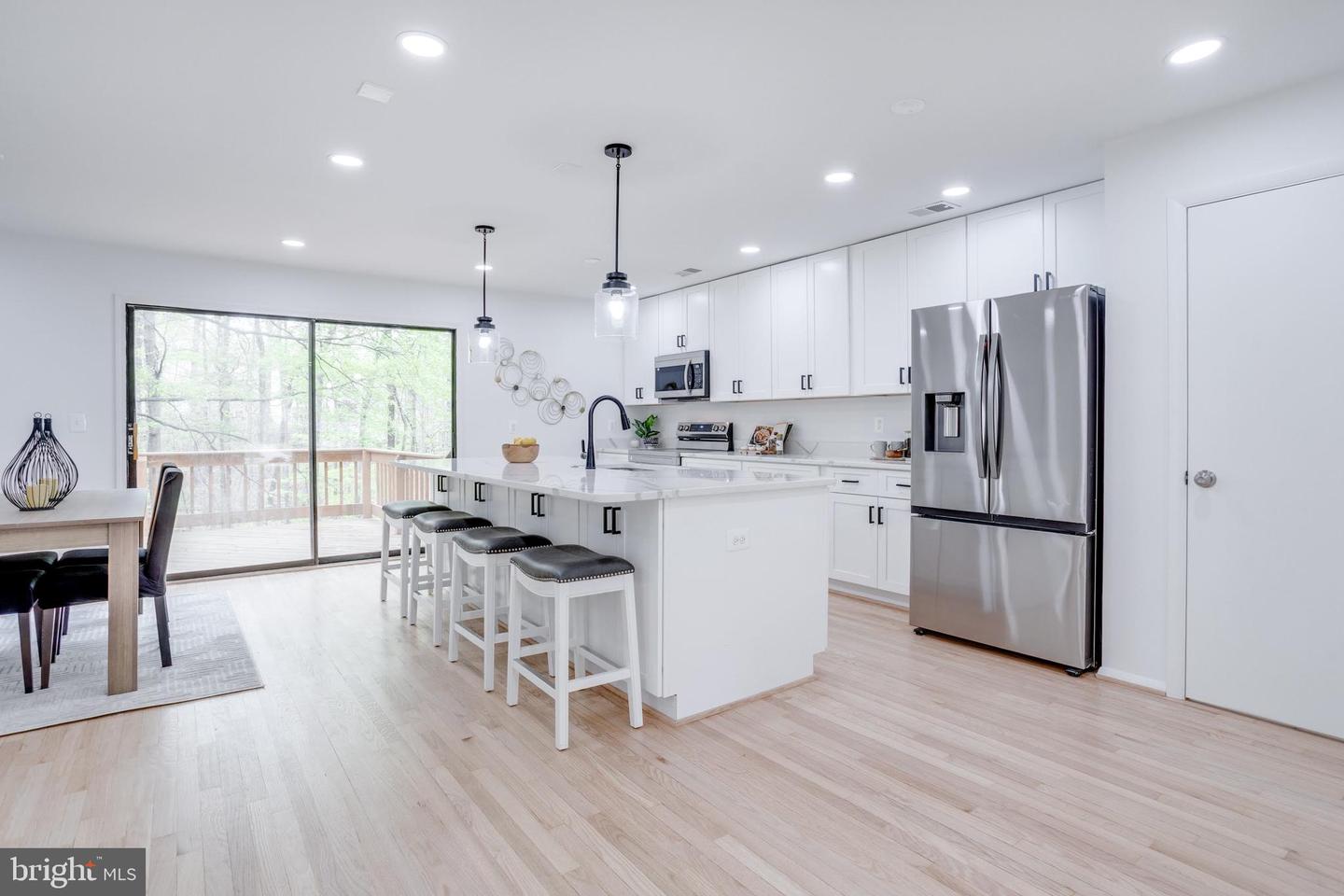6072 HOLLOW HILL LN, SPRINGFIELD, Virginia 22152, 3 Bedrooms Bedrooms, ,3 BathroomsBathrooms,Residential,For sale,6072 HOLLOW HILL LN,VAFX2234628 MLS # VAFX2234628