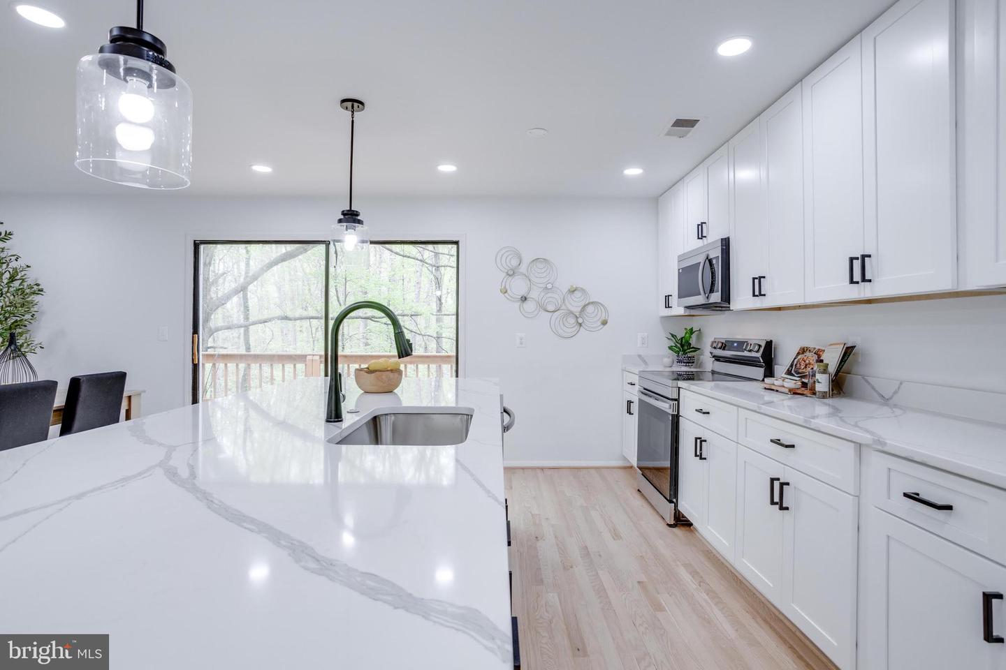 6072 HOLLOW HILL LN, SPRINGFIELD, Virginia 22152, 3 Bedrooms Bedrooms, ,3 BathroomsBathrooms,Residential,For sale,6072 HOLLOW HILL LN,VAFX2234628 MLS # VAFX2234628