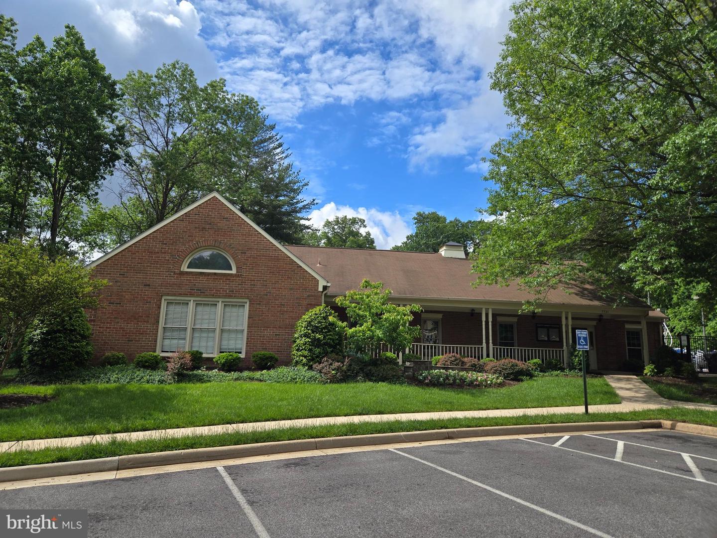 7708 SHOOTINGSTAR DR, SPRINGFIELD, Virginia 22152, 4 Bedrooms Bedrooms, ,3 BathroomsBathrooms,Residential,For sale,7708 SHOOTINGSTAR DR,VAFX2235256 MLS # VAFX2235256
