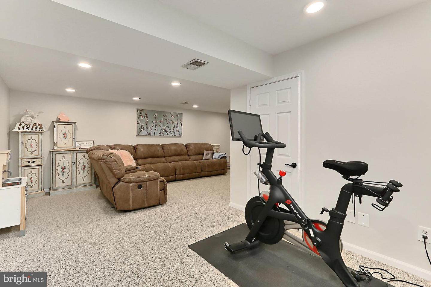 12042 SUGARLAND VALLEY DR, HERNDON, Virginia 20170, 5 Bedrooms Bedrooms, ,3 BathroomsBathrooms,Residential,For sale,12042 SUGARLAND VALLEY DR,VAFX2235718 MLS # VAFX2235718