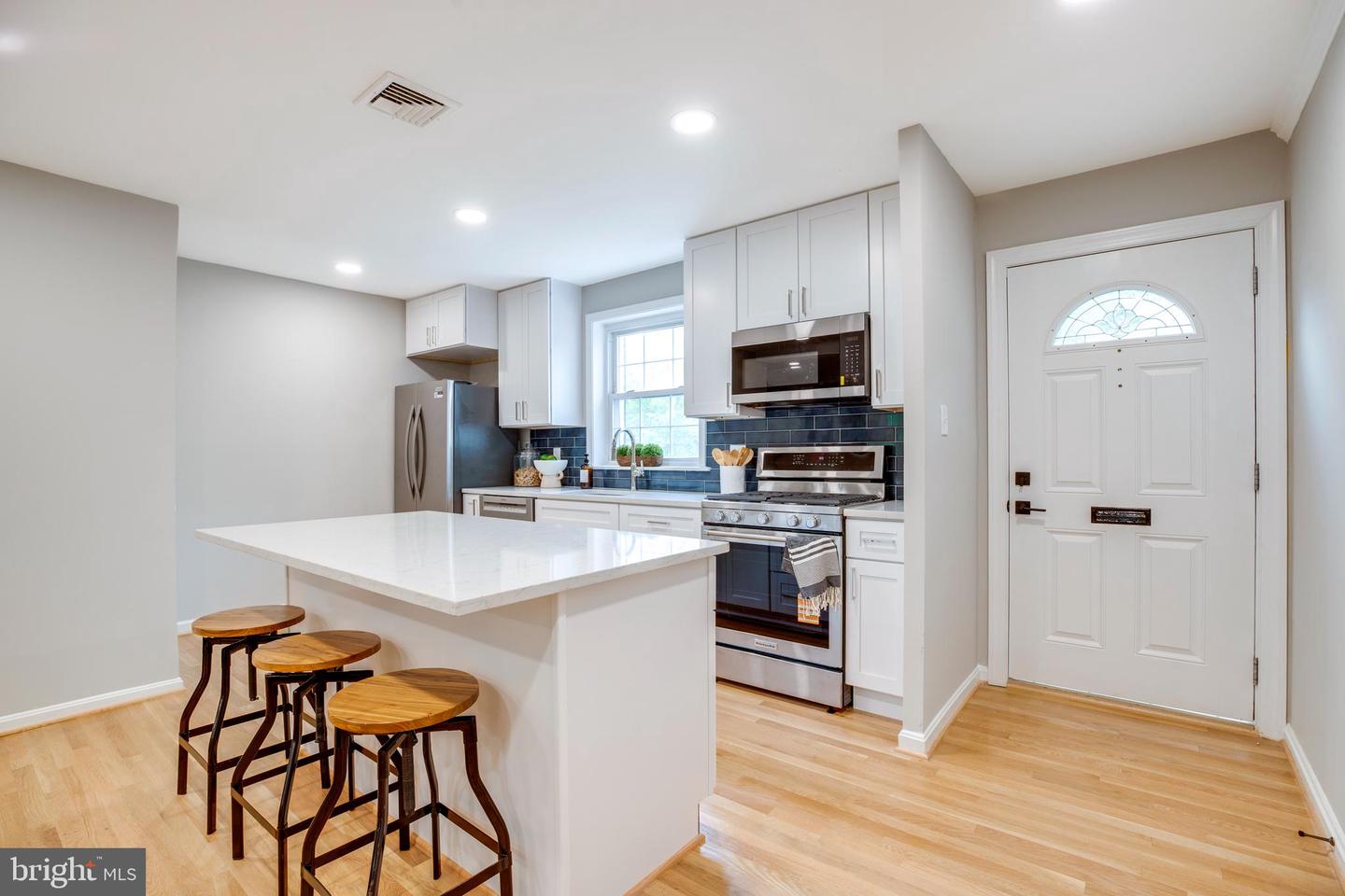 3306 LANDOVER ST, ALEXANDRIA, Virginia 22305, 3 Bedrooms Bedrooms, ,2 BathroomsBathrooms,Residential,For sale,3306 LANDOVER ST,VAAX2044580 MLS # VAAX2044580