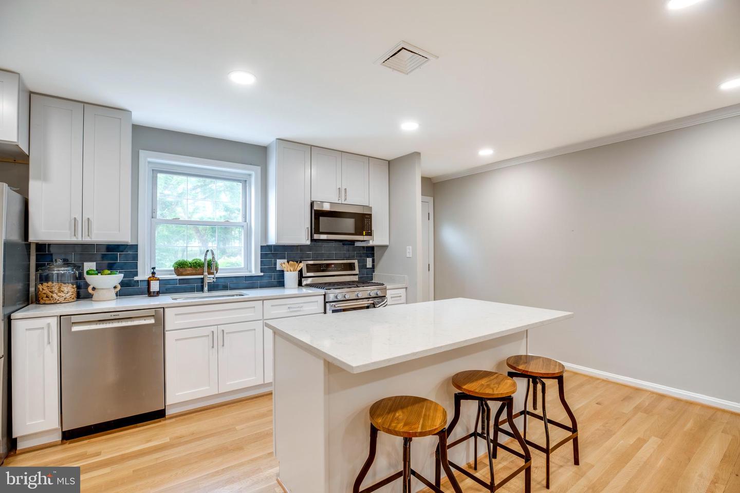 3306 LANDOVER ST, ALEXANDRIA, Virginia 22305, 3 Bedrooms Bedrooms, ,2 BathroomsBathrooms,Residential,For sale,3306 LANDOVER ST,VAAX2044580 MLS # VAAX2044580