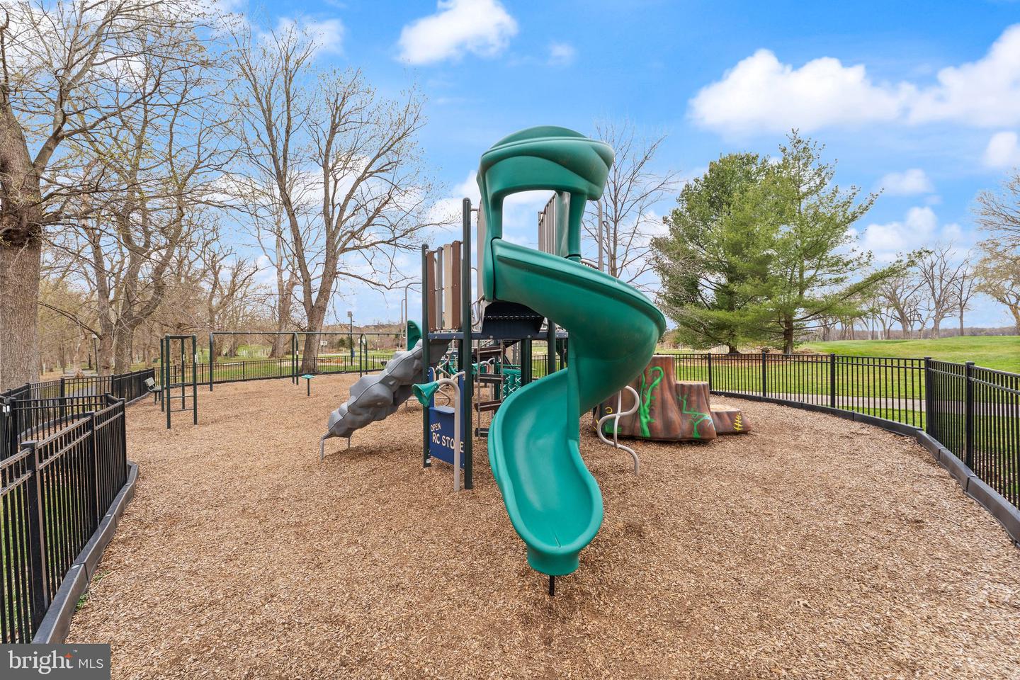 18250 GLEN OAK WAY, LEESBURG, Virginia 20176, 5 Bedrooms Bedrooms, ,5 BathroomsBathrooms,Residential,For sale,18250 GLEN OAK WAY,VALO2094852 MLS # VALO2094852