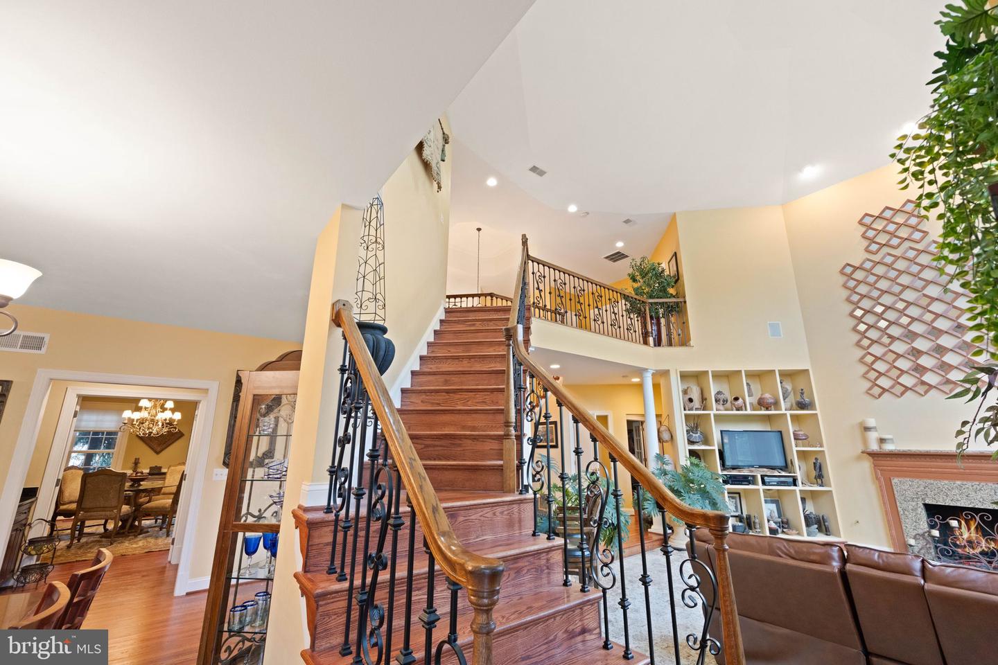 18250 GLEN OAK WAY, LEESBURG, Virginia 20176, 5 Bedrooms Bedrooms, ,5 BathroomsBathrooms,Residential,For sale,18250 GLEN OAK WAY,VALO2094852 MLS # VALO2094852