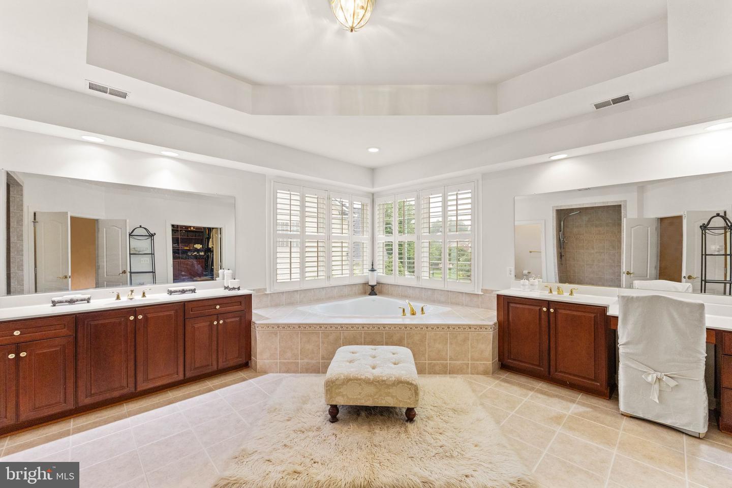 18250 GLEN OAK WAY, LEESBURG, Virginia 20176, 5 Bedrooms Bedrooms, ,5 BathroomsBathrooms,Residential,For sale,18250 GLEN OAK WAY,VALO2094852 MLS # VALO2094852