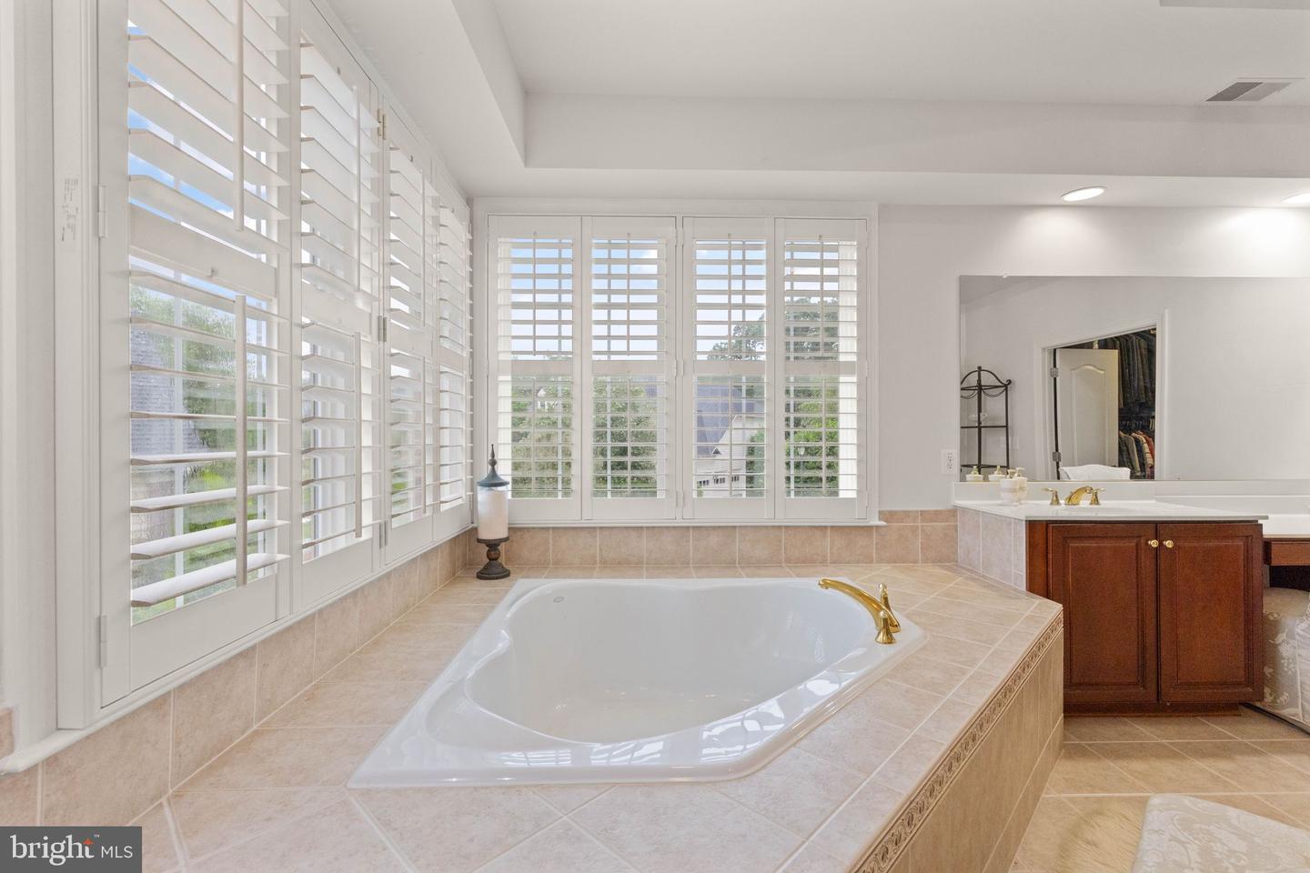18250 GLEN OAK WAY, LEESBURG, Virginia 20176, 5 Bedrooms Bedrooms, ,5 BathroomsBathrooms,Residential,For sale,18250 GLEN OAK WAY,VALO2094852 MLS # VALO2094852