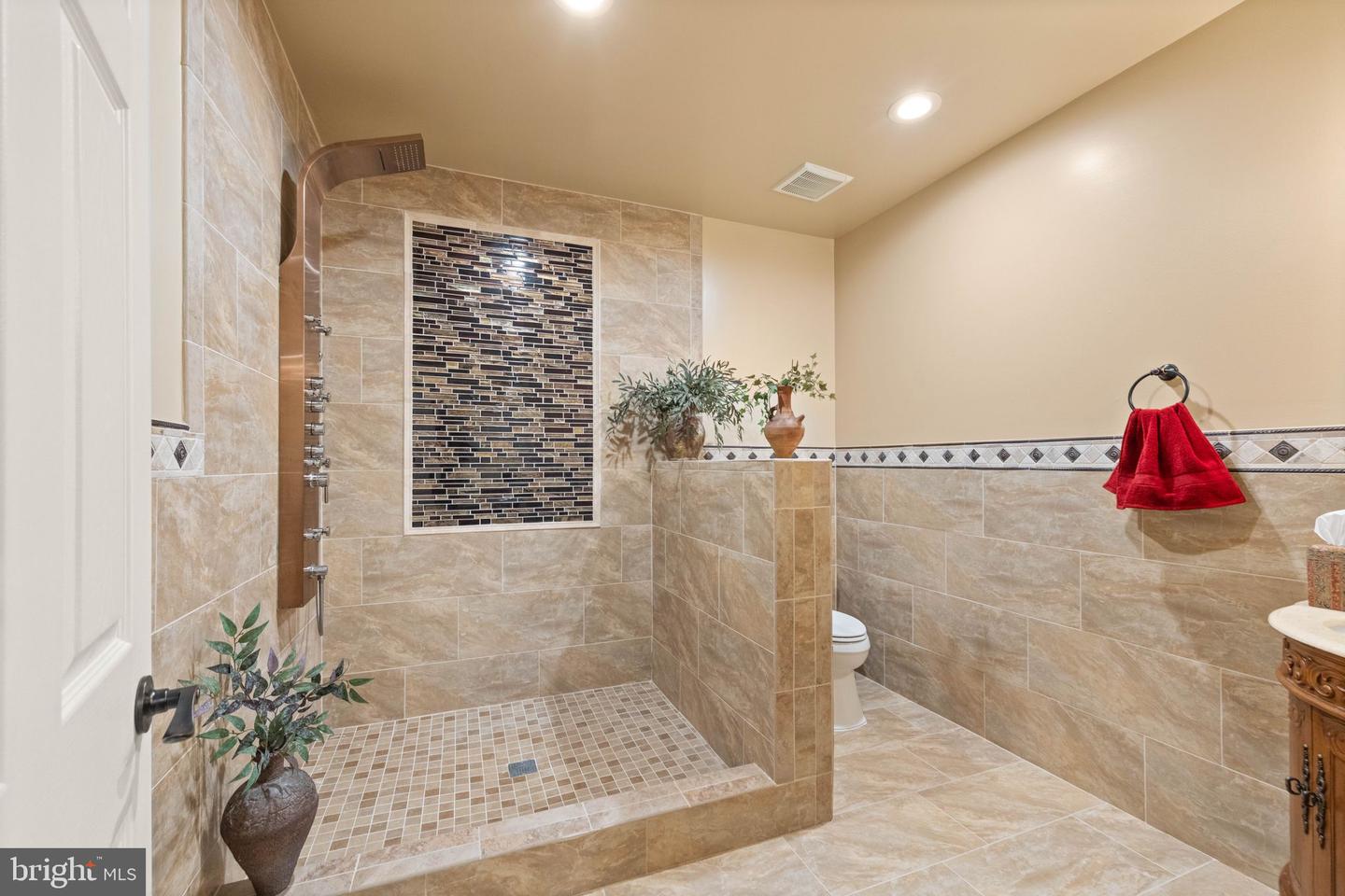 18250 GLEN OAK WAY, LEESBURG, Virginia 20176, 5 Bedrooms Bedrooms, ,5 BathroomsBathrooms,Residential,For sale,18250 GLEN OAK WAY,VALO2094852 MLS # VALO2094852