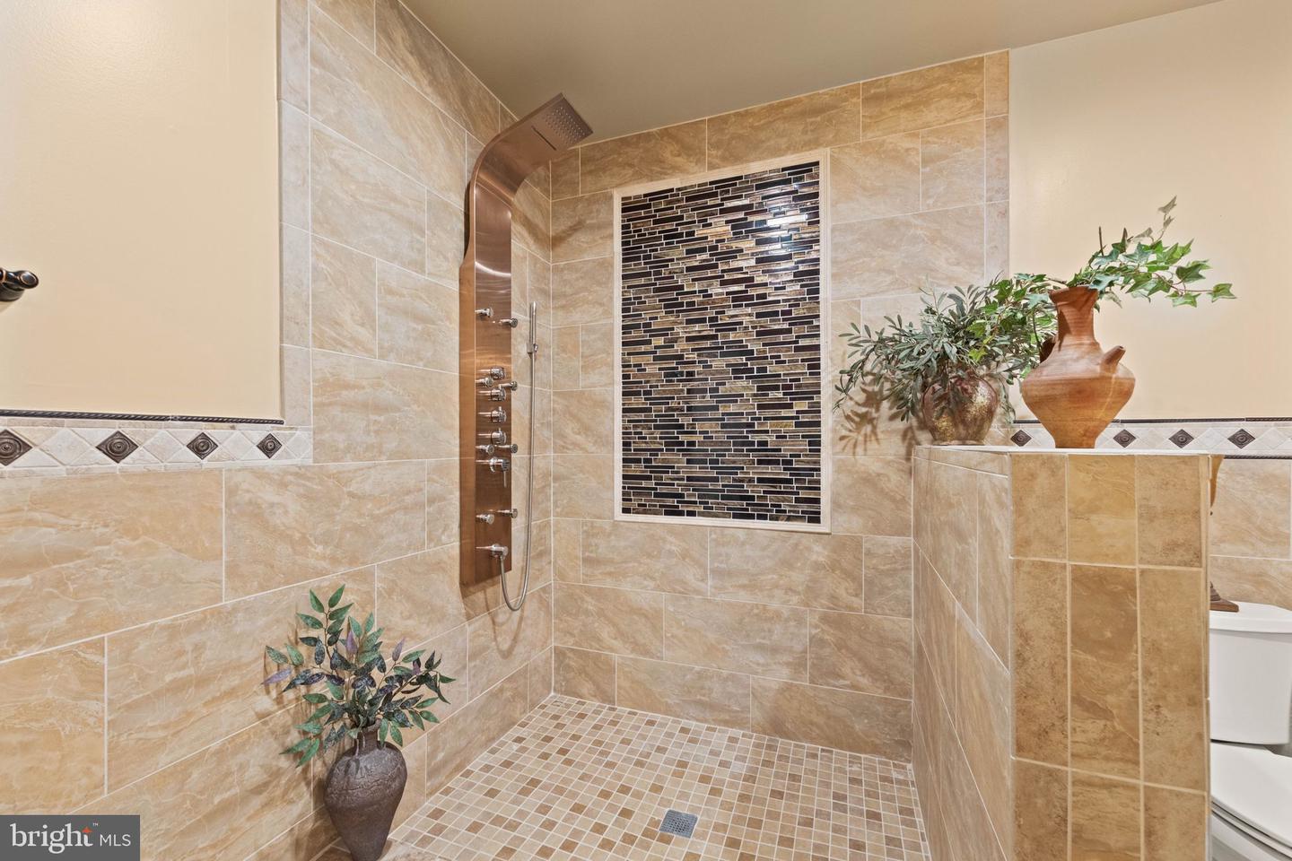 18250 GLEN OAK WAY, LEESBURG, Virginia 20176, 5 Bedrooms Bedrooms, ,5 BathroomsBathrooms,Residential,For sale,18250 GLEN OAK WAY,VALO2094852 MLS # VALO2094852
