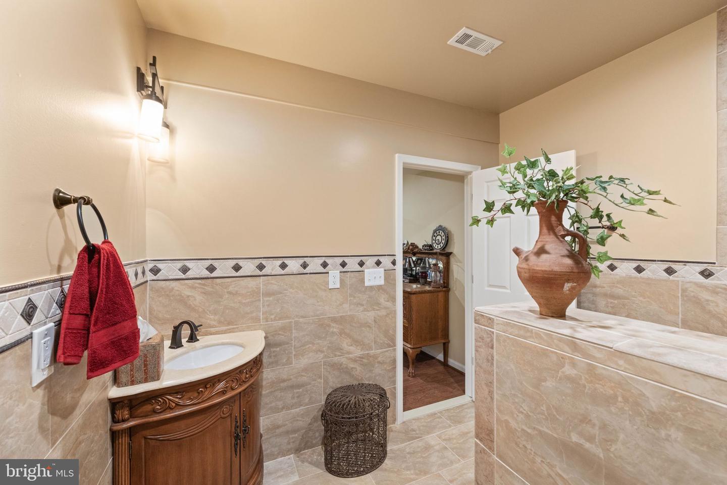 18250 GLEN OAK WAY, LEESBURG, Virginia 20176, 5 Bedrooms Bedrooms, ,5 BathroomsBathrooms,Residential,For sale,18250 GLEN OAK WAY,VALO2094852 MLS # VALO2094852