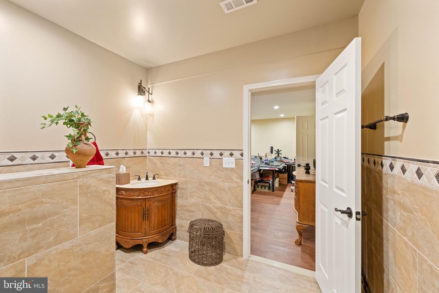 18250 GLEN OAK WAY, LEESBURG, Virginia 20176, 5 Bedrooms Bedrooms, ,5 BathroomsBathrooms,Residential,For sale,18250 GLEN OAK WAY,VALO2094852 MLS # VALO2094852