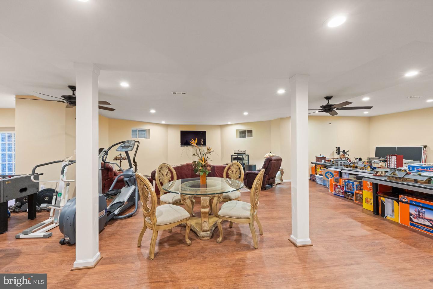 18250 GLEN OAK WAY, LEESBURG, Virginia 20176, 5 Bedrooms Bedrooms, ,5 BathroomsBathrooms,Residential,For sale,18250 GLEN OAK WAY,VALO2094852 MLS # VALO2094852