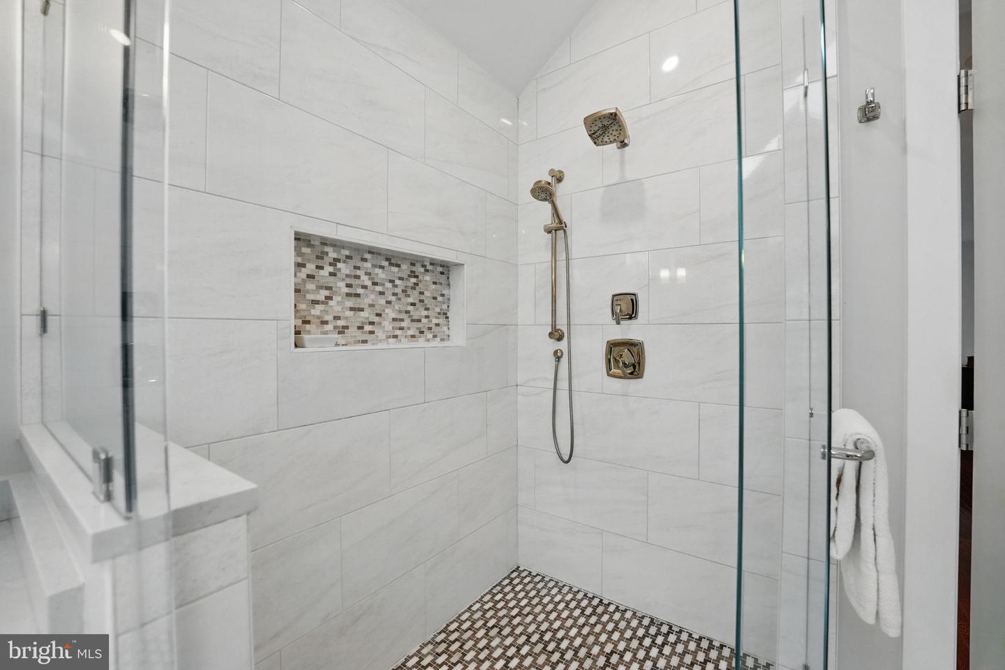 1253 ROWLAND DR, HERNDON, Virginia 20170, 5 Bedrooms Bedrooms, ,3 BathroomsBathrooms,Residential,For sale,1253 ROWLAND DR,VAFX2237056 MLS # VAFX2237056