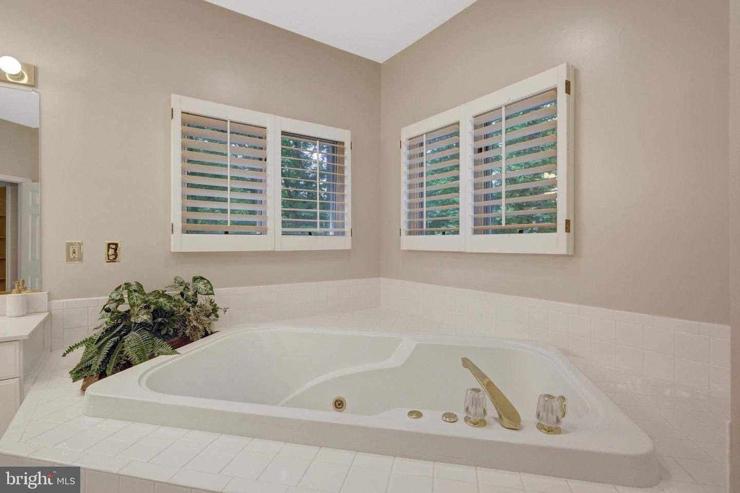 11200 ELMVIEW PL, GREAT FALLS, Virginia 22066, 5 Bedrooms Bedrooms, 21 Rooms Rooms,4 BathroomsBathrooms,Residential,For sale,11200 ELMVIEW PL,VAFX2237414 MLS # VAFX2237414