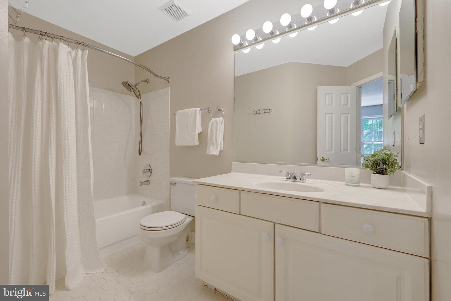 11200 ELMVIEW PL, GREAT FALLS, Virginia 22066, 5 Bedrooms Bedrooms, 21 Rooms Rooms,4 BathroomsBathrooms,Residential,For sale,11200 ELMVIEW PL,VAFX2237414 MLS # VAFX2237414