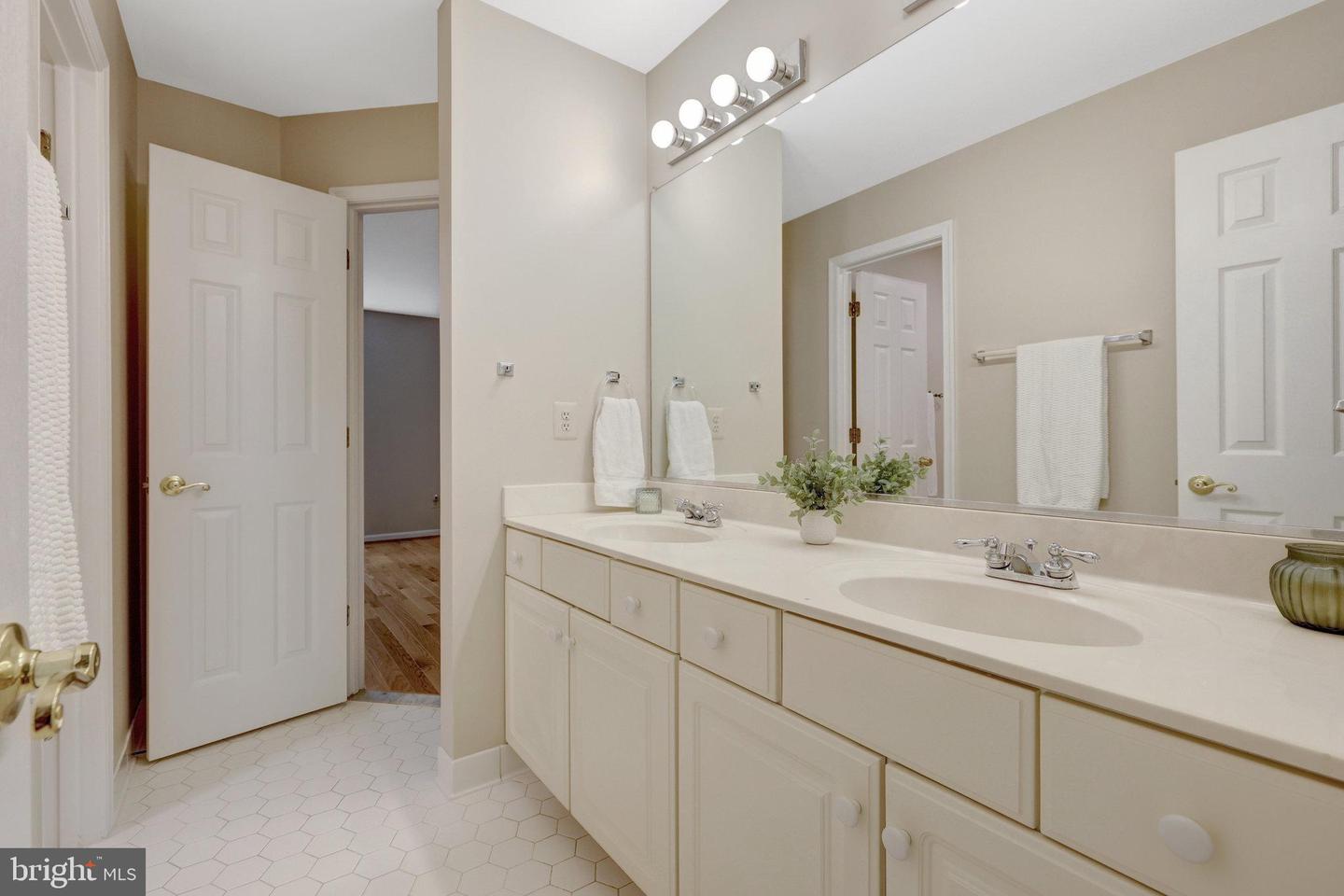 11200 ELMVIEW PL, GREAT FALLS, Virginia 22066, 5 Bedrooms Bedrooms, 21 Rooms Rooms,4 BathroomsBathrooms,Residential,For sale,11200 ELMVIEW PL,VAFX2237414 MLS # VAFX2237414