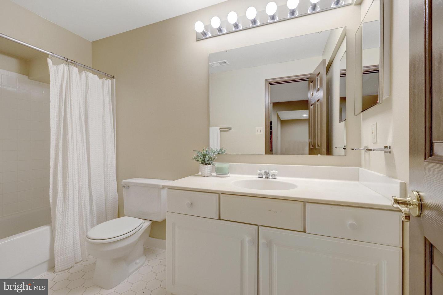 11200 ELMVIEW PL, GREAT FALLS, Virginia 22066, 5 Bedrooms Bedrooms, 21 Rooms Rooms,4 BathroomsBathrooms,Residential,For sale,11200 ELMVIEW PL,VAFX2237414 MLS # VAFX2237414