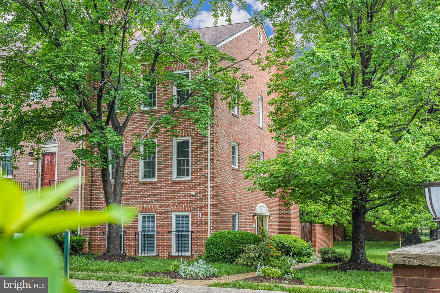 2 S MANCHESTER ST S, ARLINGTON, Virginia 22204, 3 Bedrooms Bedrooms, ,3 BathroomsBathrooms,Residential,For sale,2 S MANCHESTER ST S,VAAR2056770 MLS # VAAR2056770