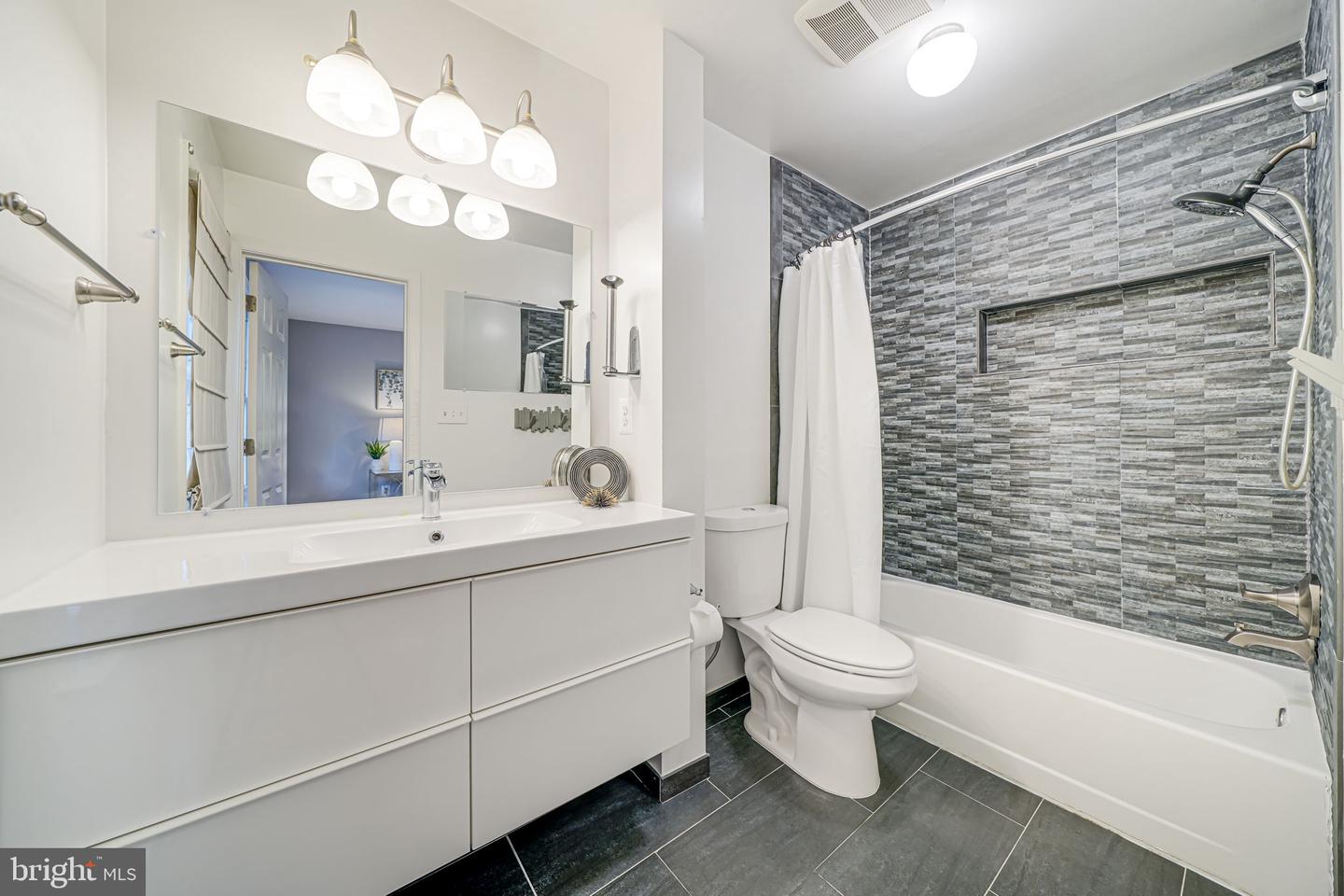 2 S MANCHESTER ST S, ARLINGTON, Virginia 22204, 3 Bedrooms Bedrooms, ,3 BathroomsBathrooms,Residential,For sale,2 S MANCHESTER ST S,VAAR2056770 MLS # VAAR2056770