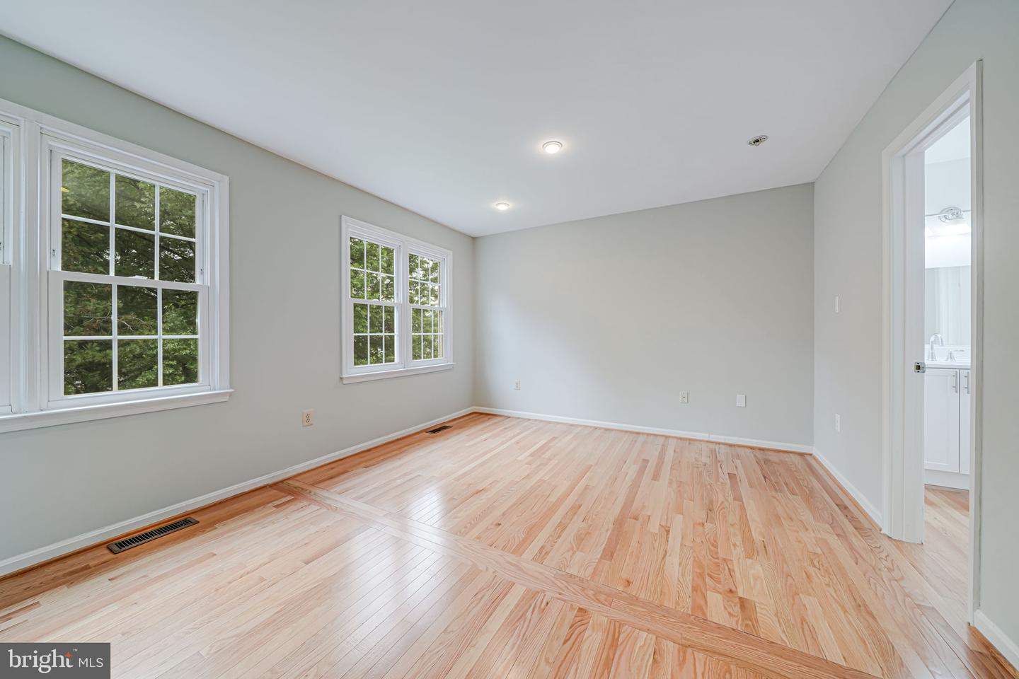 2 S MANCHESTER ST S, ARLINGTON, Virginia 22204, 3 Bedrooms Bedrooms, ,3 BathroomsBathrooms,Residential,For sale,2 S MANCHESTER ST S,VAAR2056770 MLS # VAAR2056770