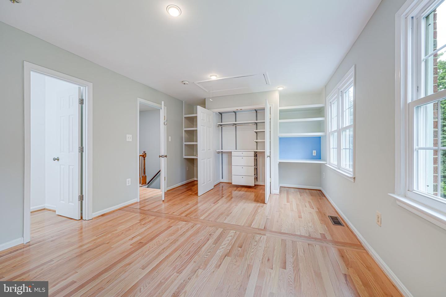 2 S MANCHESTER ST S, ARLINGTON, Virginia 22204, 3 Bedrooms Bedrooms, ,3 BathroomsBathrooms,Residential,For sale,2 S MANCHESTER ST S,VAAR2056770 MLS # VAAR2056770