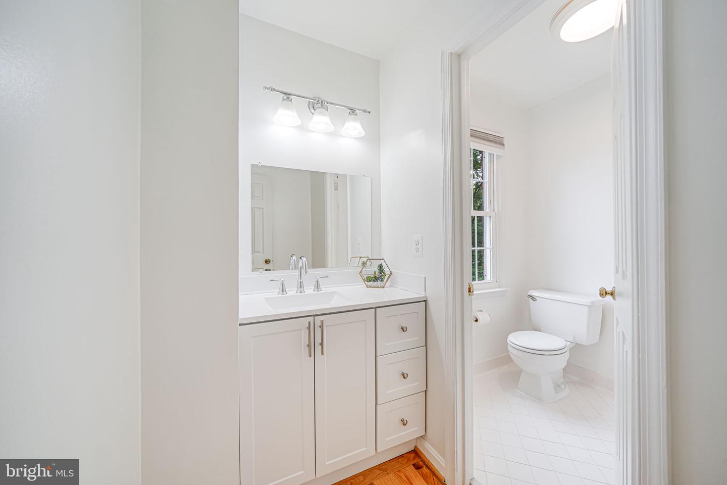 2 S MANCHESTER ST S, ARLINGTON, Virginia 22204, 3 Bedrooms Bedrooms, ,3 BathroomsBathrooms,Residential,For sale,2 S MANCHESTER ST S,VAAR2056770 MLS # VAAR2056770