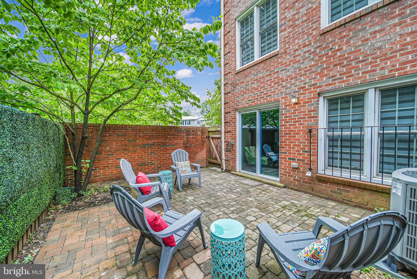 2 S MANCHESTER ST S, ARLINGTON, Virginia 22204, 3 Bedrooms Bedrooms, ,3 BathroomsBathrooms,Residential,For sale,2 S MANCHESTER ST S,VAAR2056770 MLS # VAAR2056770