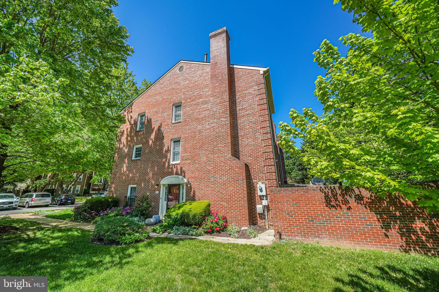 2 S MANCHESTER ST S, ARLINGTON, Virginia 22204, 3 Bedrooms Bedrooms, ,3 BathroomsBathrooms,Residential,For sale,2 S MANCHESTER ST S,VAAR2056770 MLS # VAAR2056770