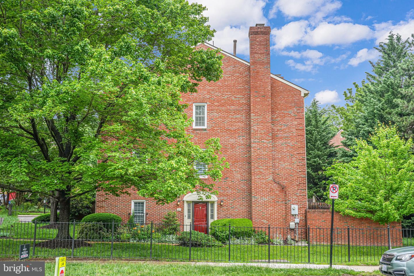 2 S MANCHESTER ST S, ARLINGTON, Virginia 22204, 3 Bedrooms Bedrooms, ,3 BathroomsBathrooms,Residential,For sale,2 S MANCHESTER ST S,VAAR2056770 MLS # VAAR2056770