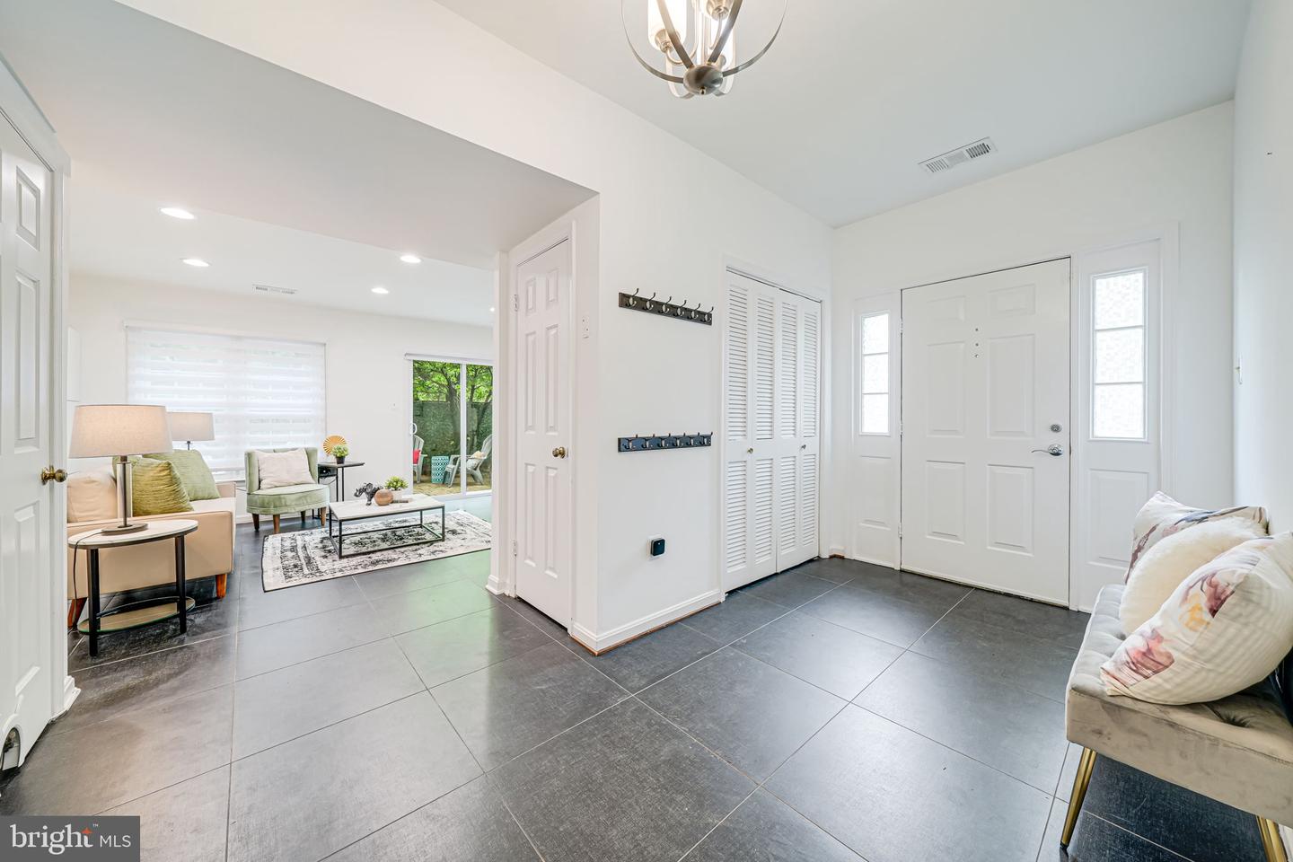 2 S MANCHESTER ST S, ARLINGTON, Virginia 22204, 3 Bedrooms Bedrooms, ,3 BathroomsBathrooms,Residential,For sale,2 S MANCHESTER ST S,VAAR2056770 MLS # VAAR2056770