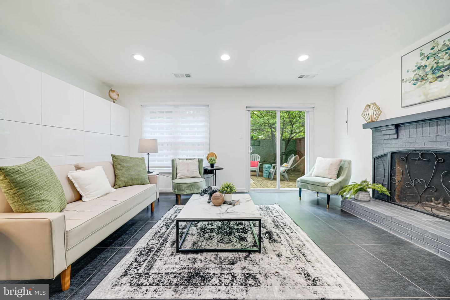 2 S MANCHESTER ST S, ARLINGTON, Virginia 22204, 3 Bedrooms Bedrooms, ,3 BathroomsBathrooms,Residential,For sale,2 S MANCHESTER ST S,VAAR2056770 MLS # VAAR2056770