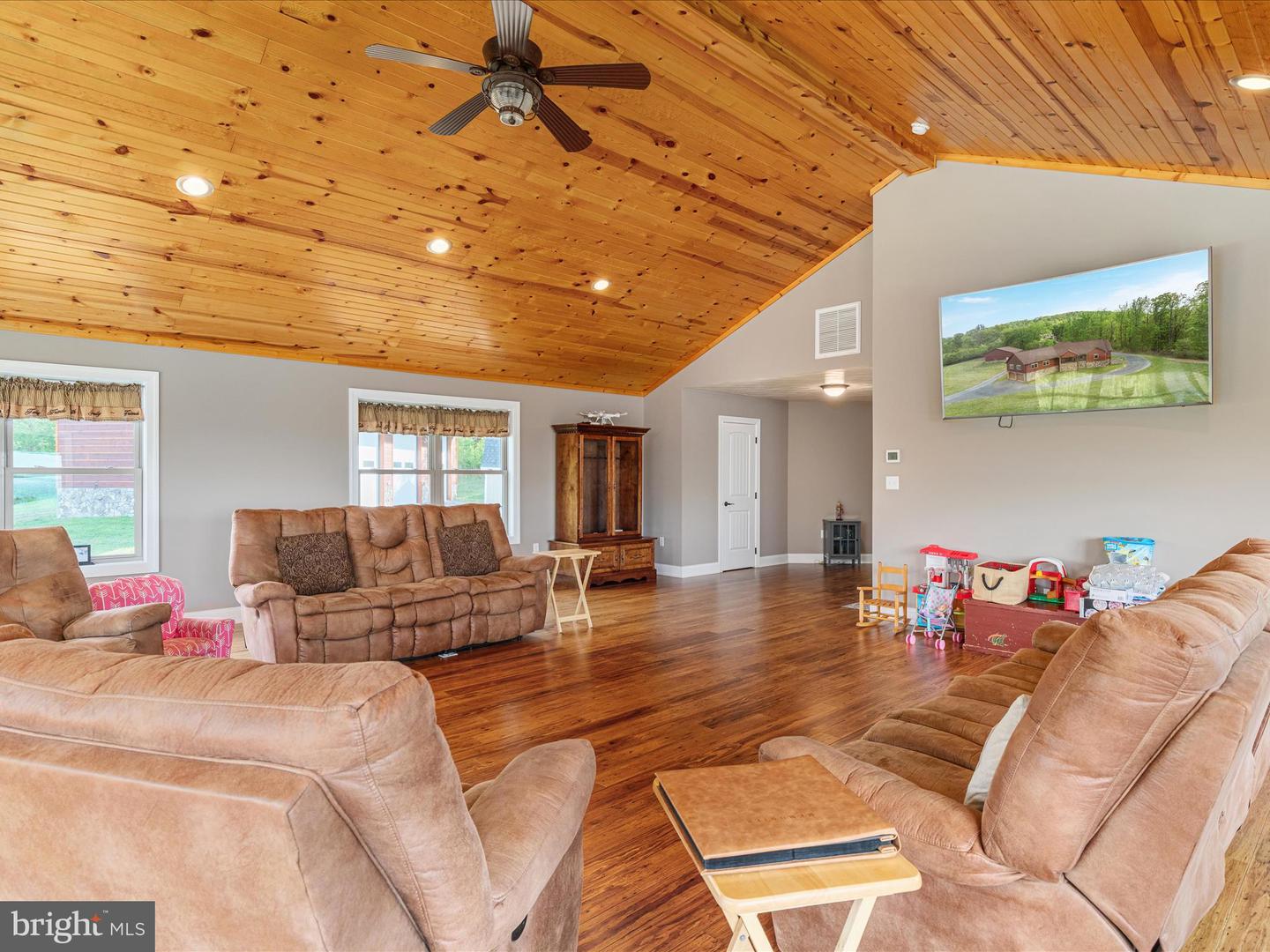 1996 BUCK MOUNTAIN RD, BENTONVILLE, Virginia 22610, 4 Bedrooms Bedrooms, ,3 BathroomsBathrooms,Residential,For sale,1996 BUCK MOUNTAIN RD,VAWR2011032 MLS # VAWR2011032