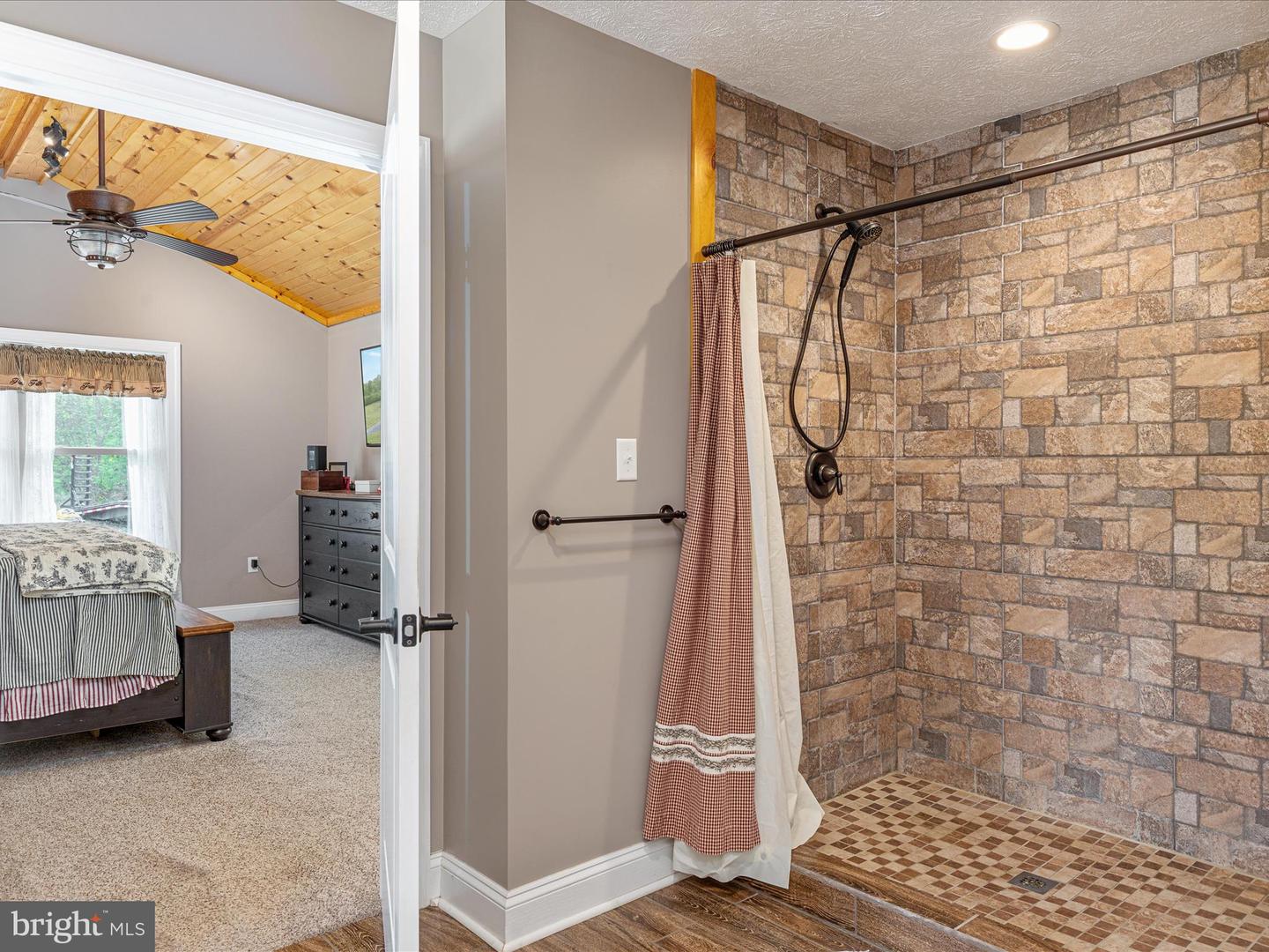 1996 BUCK MOUNTAIN RD, BENTONVILLE, Virginia 22610, 4 Bedrooms Bedrooms, ,3 BathroomsBathrooms,Residential,For sale,1996 BUCK MOUNTAIN RD,VAWR2011032 MLS # VAWR2011032