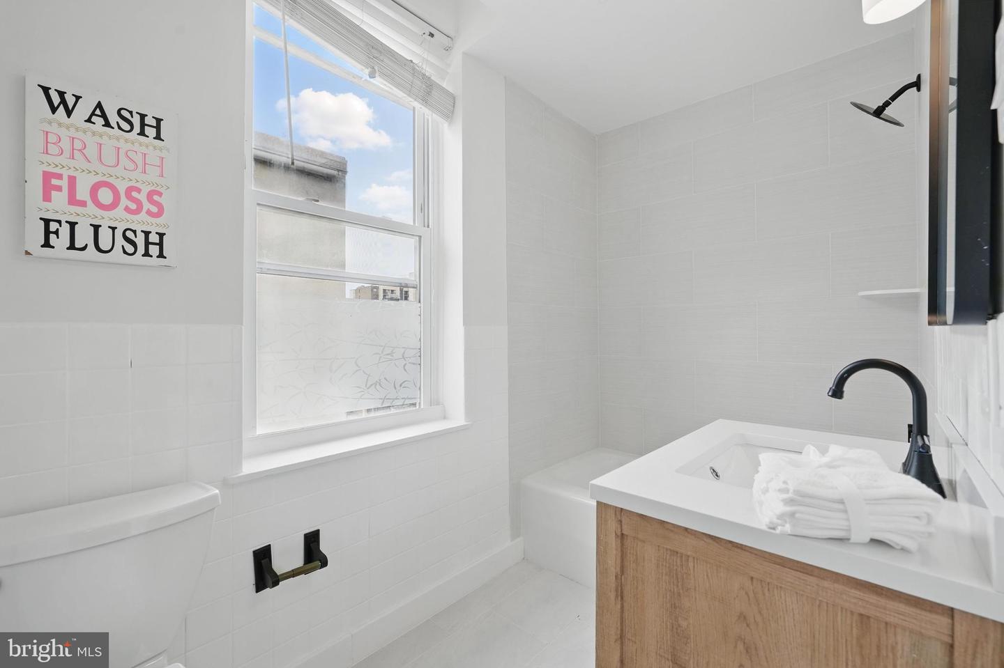 1307 FAIRMONT ST NW #B, WASHINGTON, District Of Columbia 20009, 3 Bedrooms Bedrooms, ,2 BathroomsBathrooms,Residential,For sale,1307 FAIRMONT ST NW #B,DCDC2198062 MLS # DCDC2198062